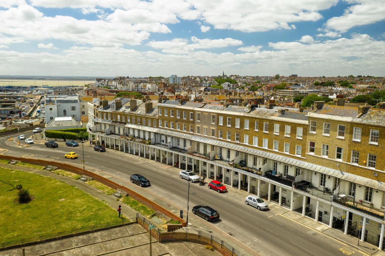 Beach View: Stunning Sea View & Balcony Apartment Ramsgate Exterior foto